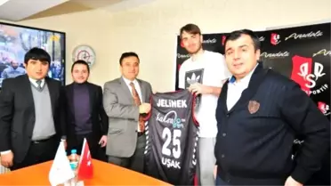 Davıd Jelınek Uşak Sportif'e İmzayı Attı
