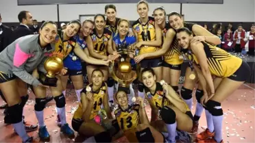 Vakıfbank 2015'e Kupayla Başladı