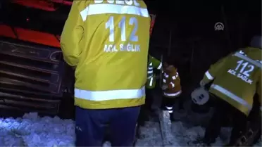 Düzce'de Tır Devrildi: 2 Yaralı