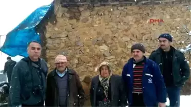 Gaziantep'te Etkili Olan Kar Evin Duvarını Yıktı