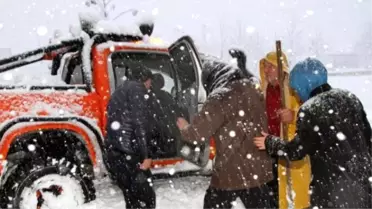 Karda Hasta Kurtarmaya Giden Off - Road Ekibi Tehlike Atlattı