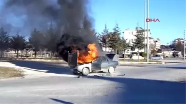 Antalya Hareket Halindeki Otomobil Yandı