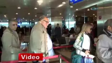 Eski Yunan Bakan Pangalos, Vıp Yerine Normal Salonu Seçti