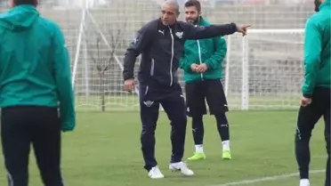 Akhisar Belediyesporda Carlos Karar Verecek
