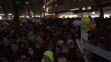 Hamburg'da Pegida ve Paris Cinayetleri Lanetlendi