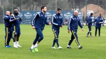 Bakan Yardımcısı ve Belediye Başkanından Fenerbahçe'ye Ziyaret
