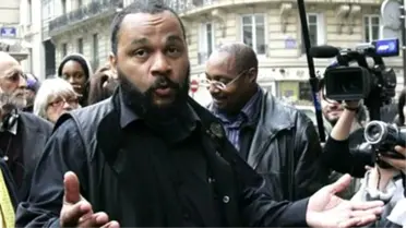 Fransız Komedyen 'Je Suis Charlie' Demediği İçin İçeri Alındı