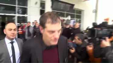 Beşiktaşlı Futbolculara Taraftarlardan 'Özçekim'Li Karşılama