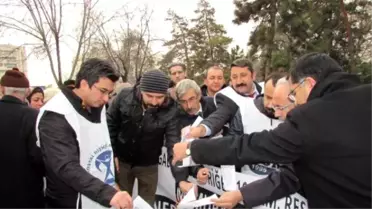 Kayseri'de KESK ve Türk Kamu-Sen Bordro Yaktı