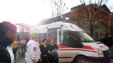 Korkuteli'nde Öğrenci Servisi Kaza Yaptı: 13 Yaralı