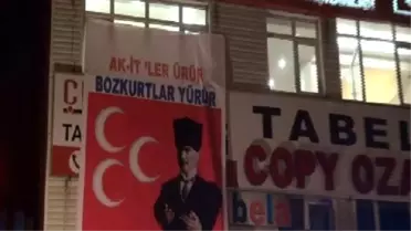 MHP Ataşehir İlçe Merkezi'nde 'Pankart' Krizi
