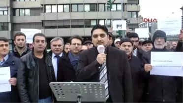 Almanya'daki Türklerden Gazete Önünde Uyarı Nöbeti