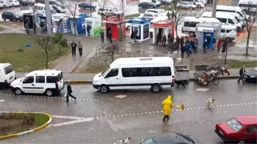 Temizlik İşçisinin Köpeklerle Zor Anları