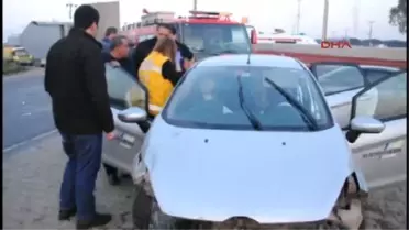 Turgutlu'da 2 Otomobil Kavşakta Çarpıştı: 1 Yaralı