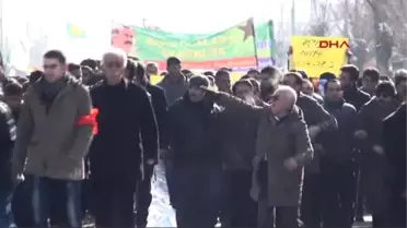 Van?da Öcalan?a Özgürlük Yürüyüşü