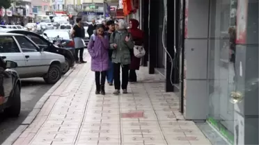 Aliağa'da Kaldırımlar Artık Yayalara Ait