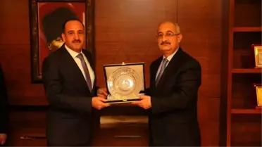 AHİD'den Başkan Duruay'a Plaket