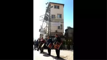 Davul Zurnayla Yıkım Ekibini Beklediler