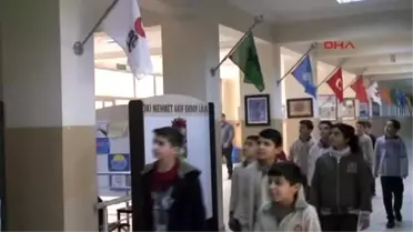 Düzce 16 Türk Devletinin Bayrakları Okul Koridorunda Dalgalanıyor