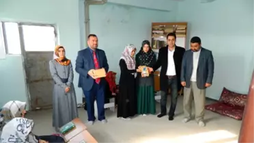 Kuran Kursu Öğrencilere Tablet Hediye Edildi