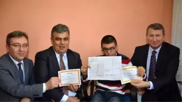Konya'da Evde Eğitim Alan Furkan Karne Sevinci Yaşadı