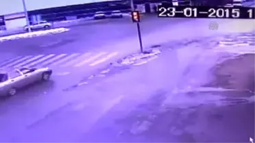 Otomobiller Çarpıştı: 1 Yaralı