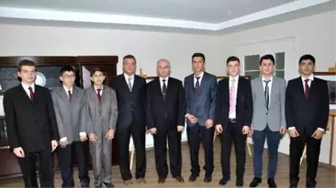 Balıkesir'de Müftünün Elini Öpüp Umre Yoluna Koyuldular