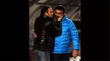 Ümit Özat'tan Taraftara El Hareketi