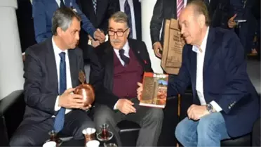 Topbaş'tan Diyarbakır Stantına Ziyaret 
