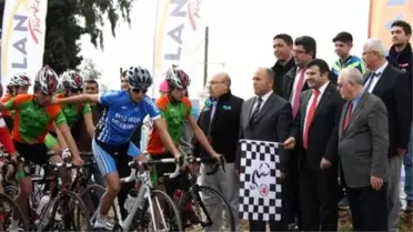 Alanya'da Sezon Açılışı Bisiklet Yol Yarışları Başladı