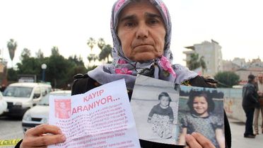 30 Yıldır Kaybolan Kızını Arıyor