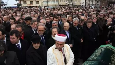 Cavit Çağlar'ın Annesi Son Yolculuğuna Uğurlandı