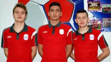 Genç Futbolcular Profesyonel Oldu