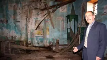 8 Asırlık Cami Onarım Beklerken Çatısı Çöktü