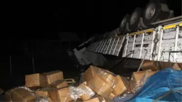 İplik Yüklü Tır Devrildi
