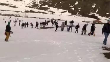 Kar Şenliğinde Renkli Görüntüler
