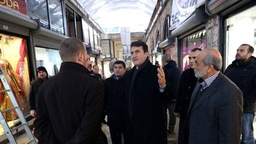 Dündar, Gelinlikçiler Çarşısı'nı Gezdi