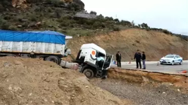 Mersin'de Freni Boşalan Kamyondan Atlayarak Kurtuldu