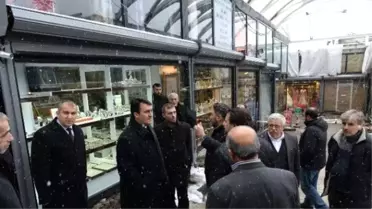 Osmangazi Belediye Başkanı Dündar, Gelinlikçiler Çarşısı'nı Gezdi