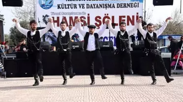 İzmir'de Karadenizliler Hamsi Şöleninde Coştu