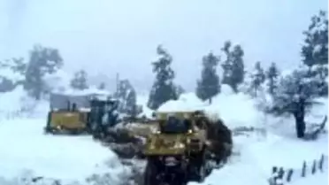 Adana'da Köy Yollarında Karla Mücadele