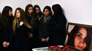 Özgecan'ın Sırası Karanfillerle Süslendi