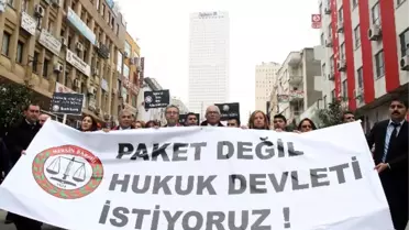 Avukatlar Cübbeleri ile Yürüyerek 'İç Güvenlik Reformu Paketi'ni Protesto Etti