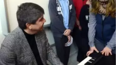 Başkan Türel, Fikret Şeneş'i Piyanoda Andı