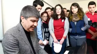 Başkan Türel, Fikret Şeneş'i Piyanoda Andı