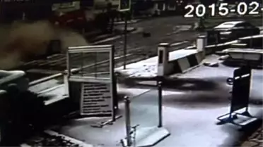 Kar Küreme Aracının Binaya Çarpması Güvenlik Kamerasında