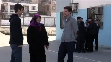 Başörtü Mağduru Öğretmen Görevine Döndü