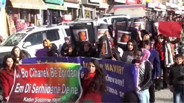 Şemdinli'de 'Özgecan Aslan' İçin Yürüyüş