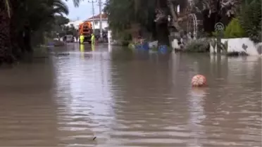 Çeşme'deki Kuvvetli Yağış - Evini Su Basan Kadın Gözyaşlarını Tutamadı