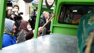 Otobüsün Altında Kalarak Ölen İki Kadın, Son Yolculuklarına Birlikte Uğurlandı